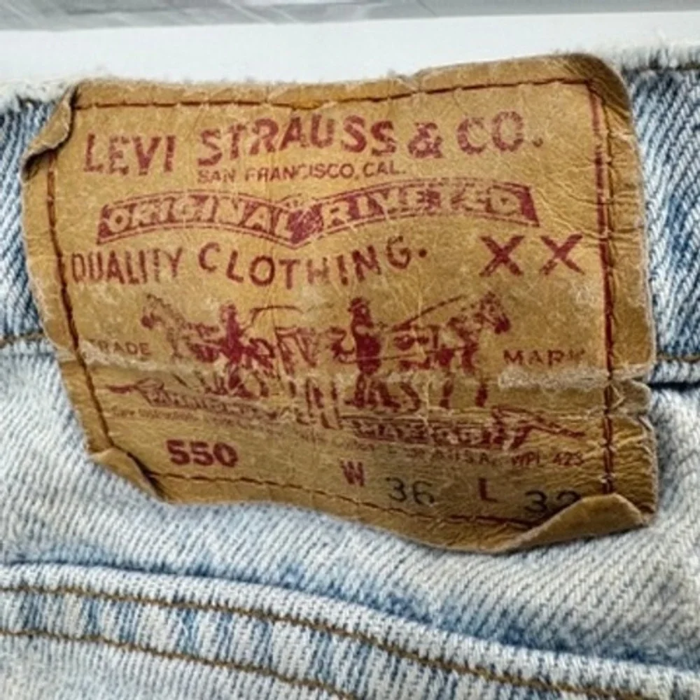 Vintage Y2K Levi's 550 Relaxed Fit Tapered Leg‎ Mens 34x32 Light Wash USA Made